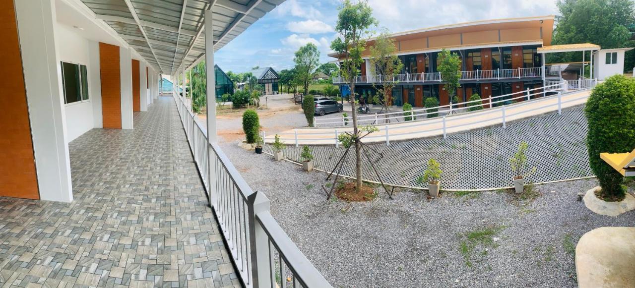 บ้านพิชชา ที่พักใจกลางเมืองปราณบุรี Ban Khao Noi Экстерьер фото